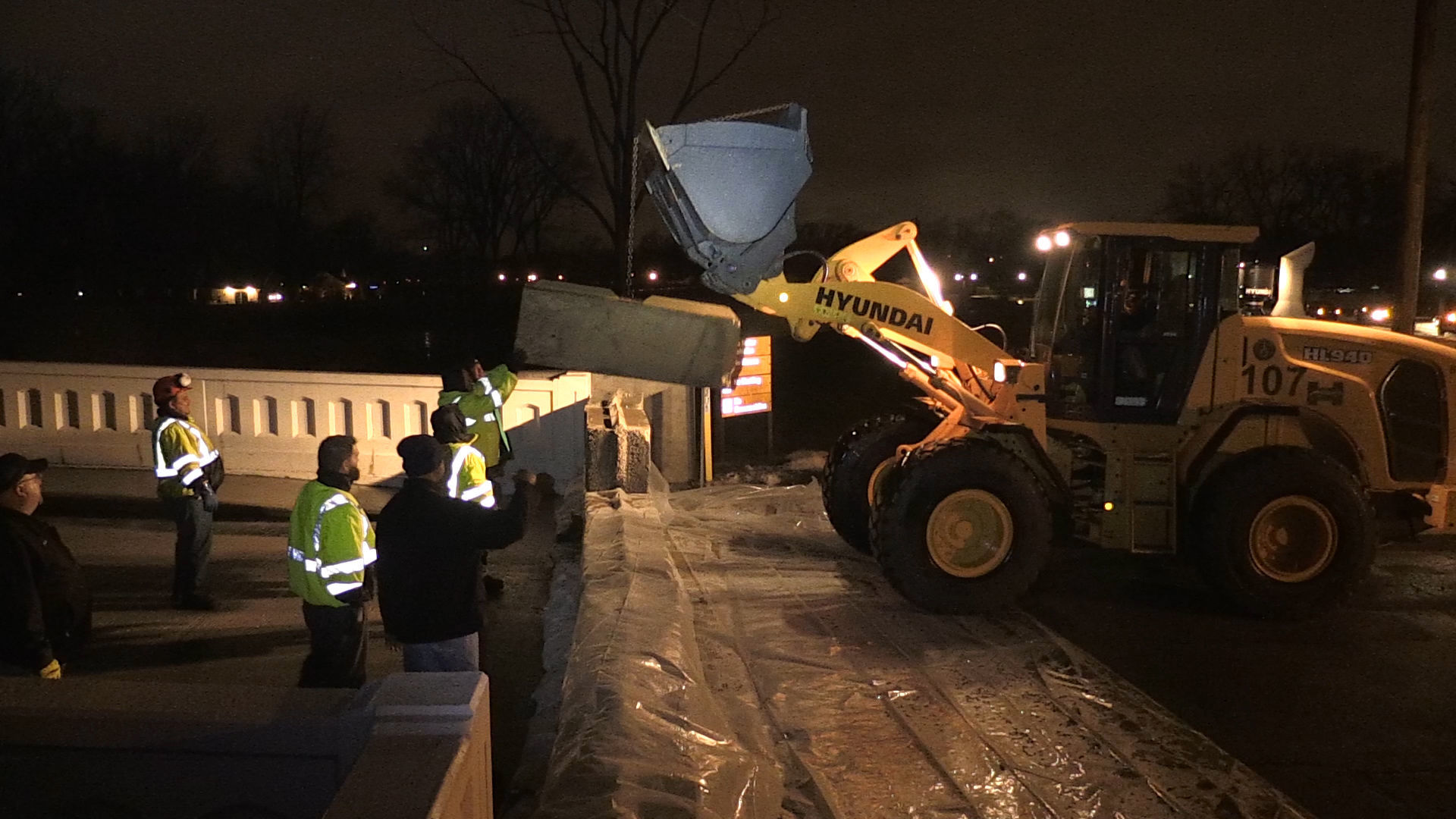 Communities along Little Calumet River brace for flooding; high water hampers travel